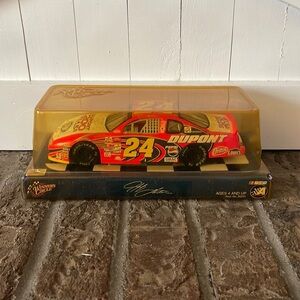 NASCAR Jeff Gordon #24 DuPont 200 Years Diecast Car